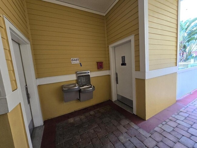 Building Photo - 4207 S Dale Mabry Hwy