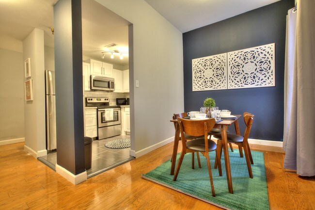 Primary Photo - Sherwood Court Apartments
