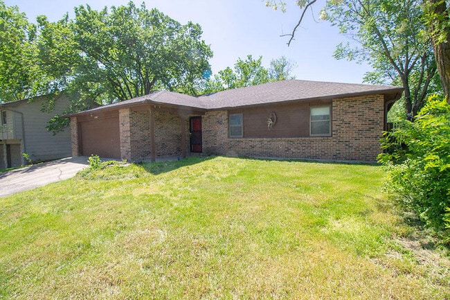 Building Photo - 2011 Bridgewater Dr