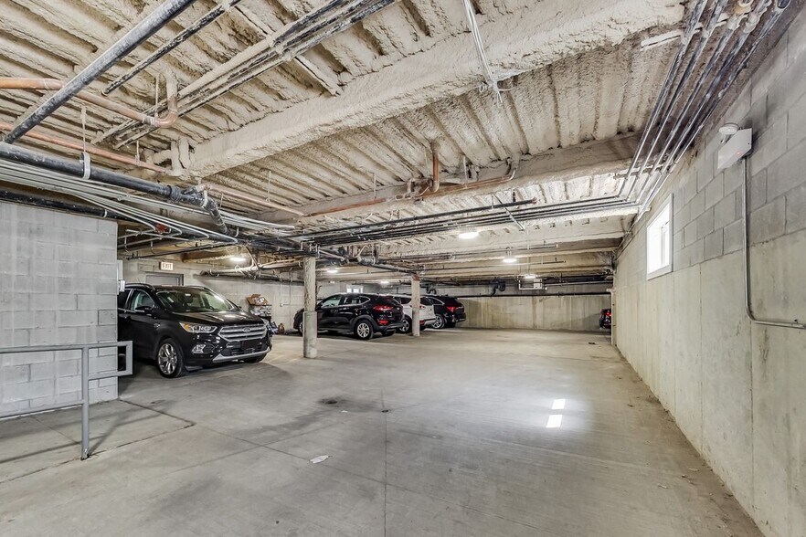 Building Photo - 317 W Evergreen Ave