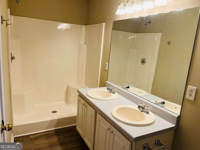 Building Photo - 129 Lost Lake Dr