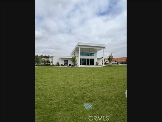 Building Photo - 4041 Pomelo Dr