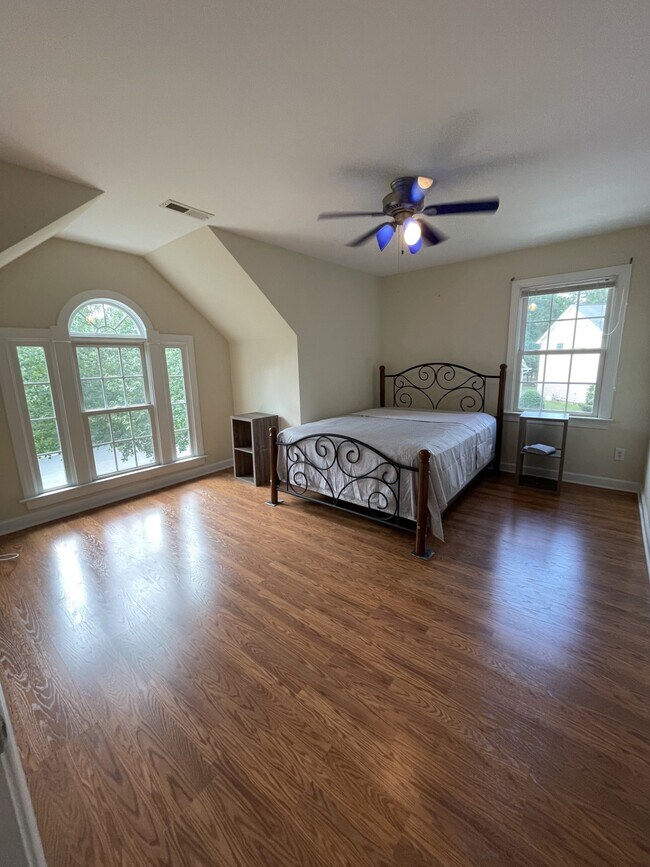 Building Photo - 5001 Paces Ferry Dr