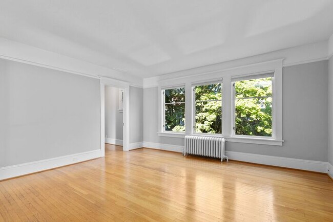 Building Photo - Stunning 1909 Craftsman w/ AC in Coveted Capitol Hill