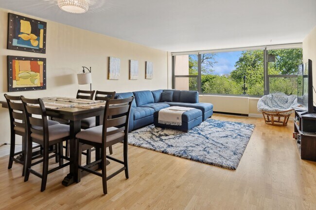 Building Photo - 1850 N Clark St