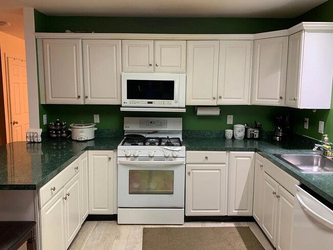 Building Photo - 304 Harvest Ln