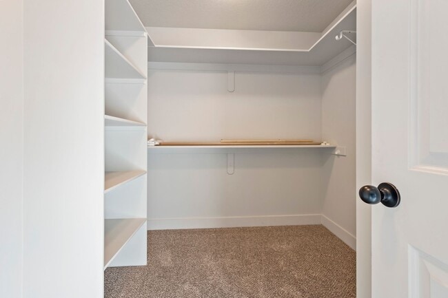 Building Photo - ** Move-In Bonus!** 3 Bed 2.5 Bath Townhom...