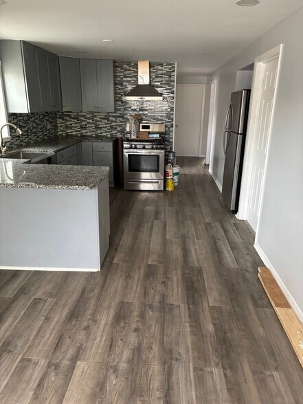 Building Photo - 322 W 116th St