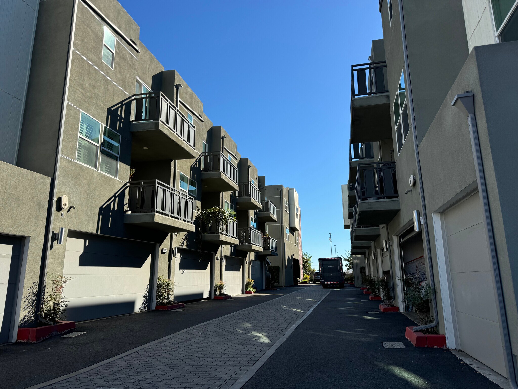 driveway - 13031 Centre Dr