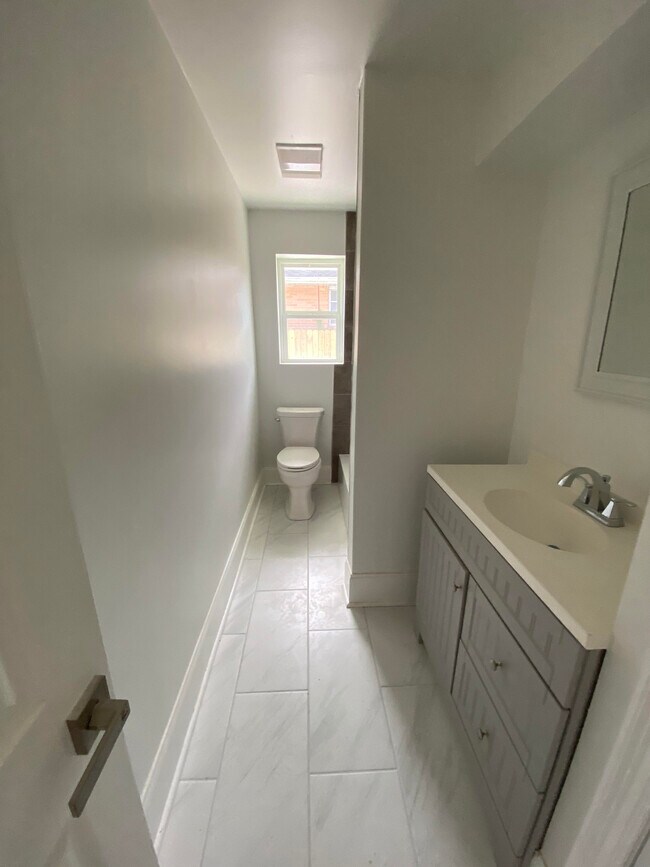 Bathroom - 4918 Eastern St