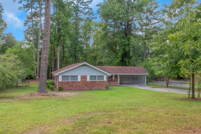 Building Photo - Your new home Awaits!