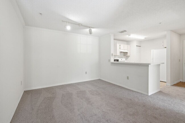 Building Photo - 4240 Summer Landing Dr