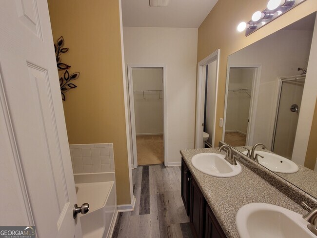 Building Photo - 175 Stillwood Dr