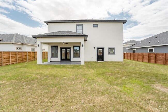 Building Photo - 1711 Lago Delton