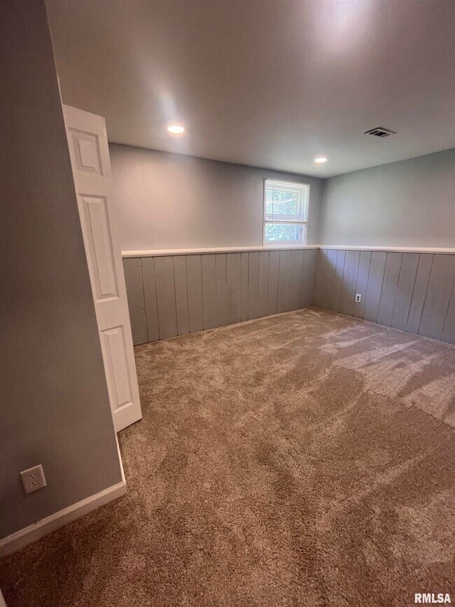 Building Photo - 3840 Wakonda Dr