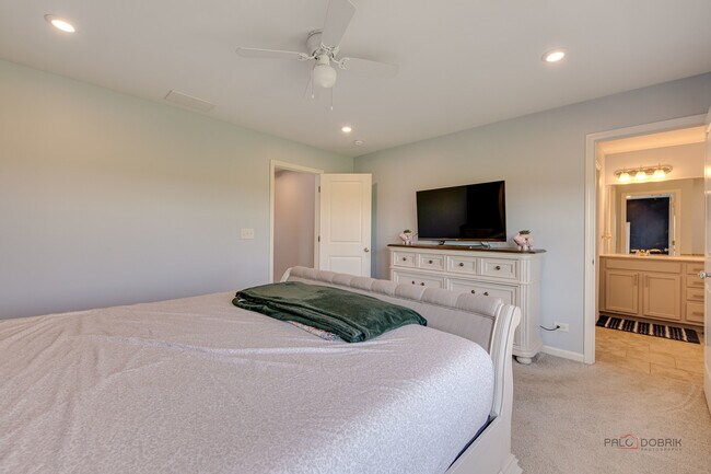 Building Photo - 573 Watercress Dr