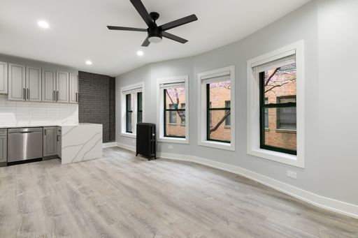 Building Photo - 7736 N Eastlake Terrace