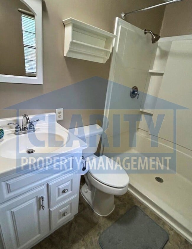 Building Photo - Great one level home with double garage!