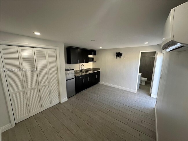 Building Photo - 214 S 57th Ave