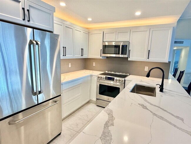 Building Photo - 800 SE 20th Ave