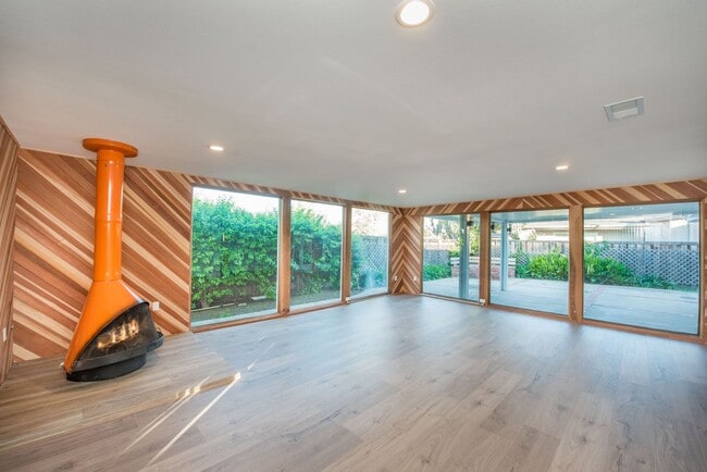 Building Photo - Mesa Verde