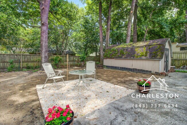 Building Photo - 816 E Estates Blvd