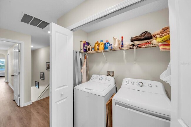 Building Photo - 736 Royal Empress Dr
