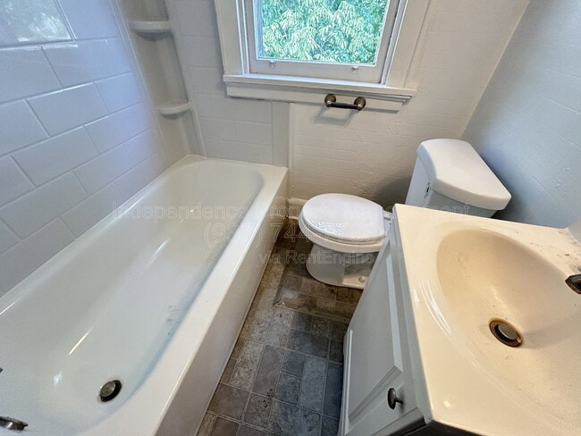 Building Photo - 5563 Bosworth Pl