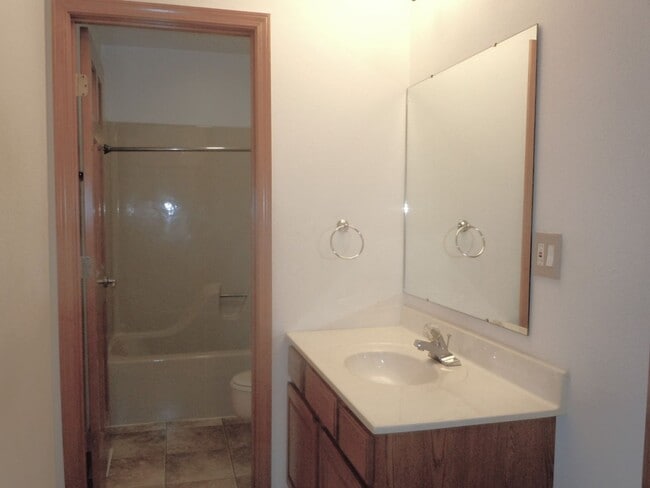 Building Photo - 1811-1817 Parkview