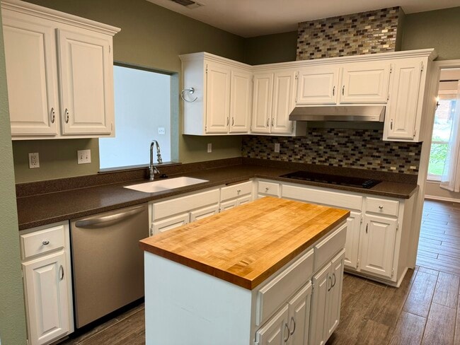 Building Photo - 13414 Rockhampton St