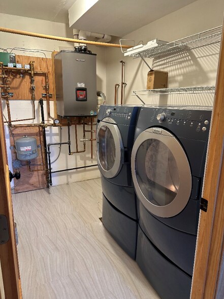 Building Photo - 17634 Meadow Creek Dr