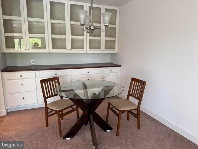 Building Photo - 300 Drummers Ln