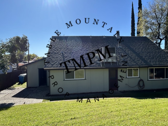 Building Photo - 37 Linda Dr