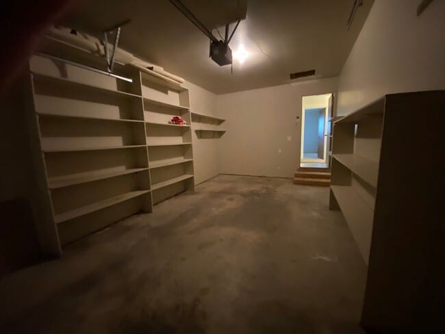 Building Photo - 2 Bedroom 1 Bath duplex