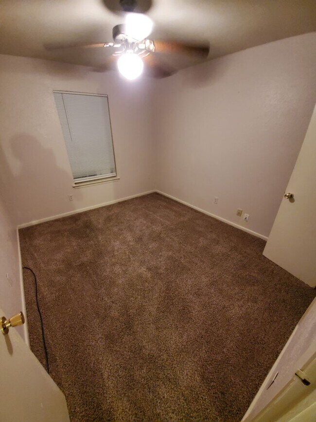 Building Photo - 1606/1608 Cloverdale