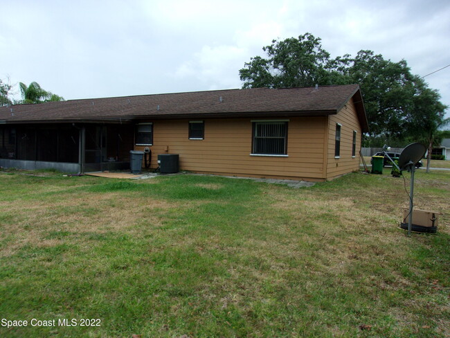 Building Photo - 3074 Sea Gate Cir