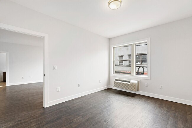 Building Photo - 510 45th St