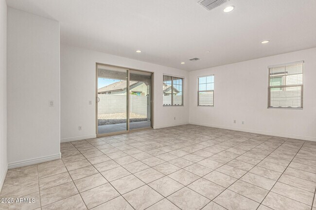 Building Photo - 10258 W Piccadilly Rd