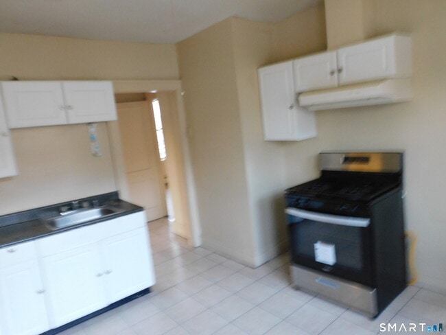 Building Photo - 293 Westland St