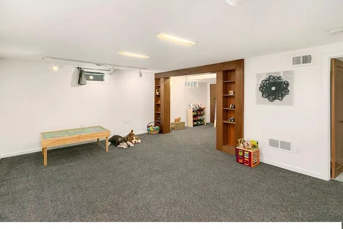 Building Photo - 917 W Magnolia St