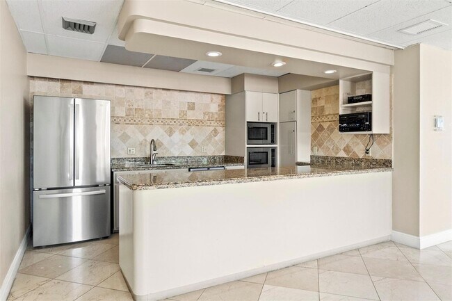 Building Photo - 111 N Pompano Beach Blvd