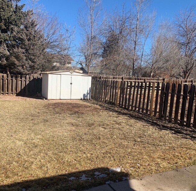 Building Photo - 818 Mansfield Dr