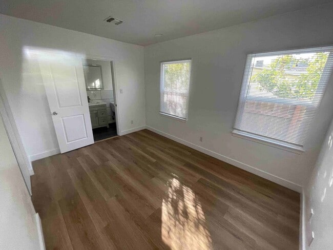 Building Photo - COMPLETELY REMODELED HOME IN QUIET AREA!