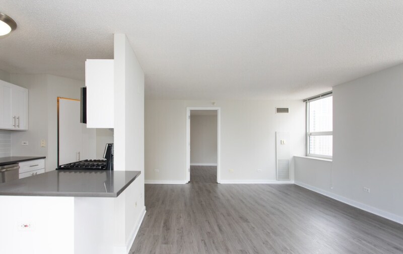 Building Photo - 551 N State St