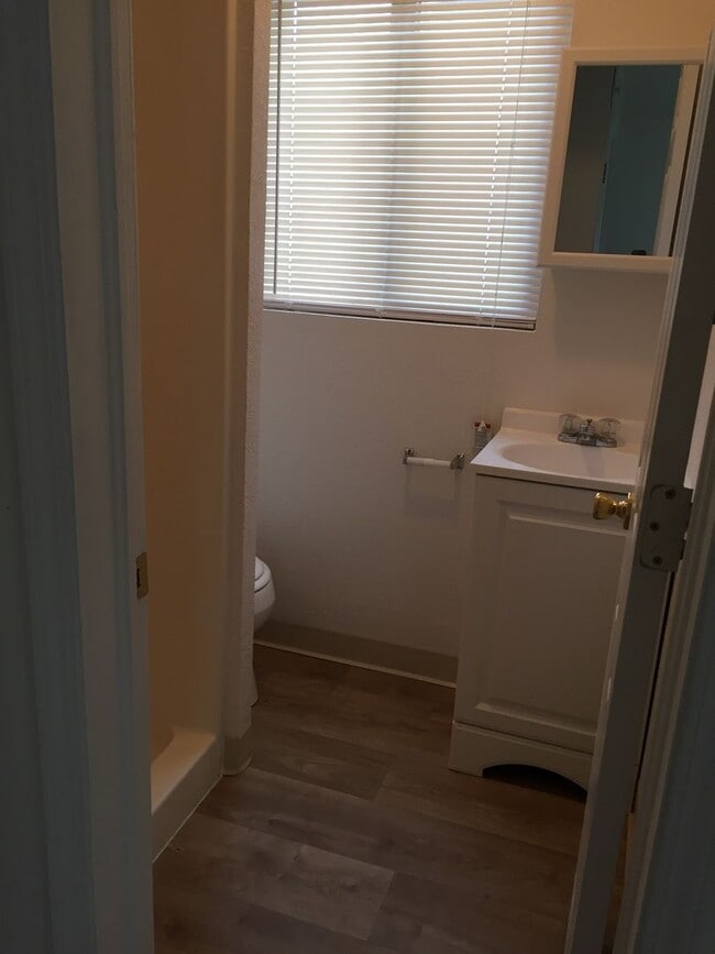 Building Photo - 3BD 2BTH - FENCED YARD & WASHER DRYER HOOK...