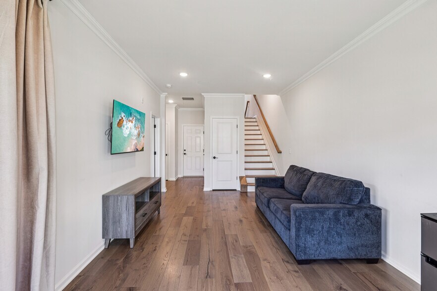 Building Photo - 21 Dahlia Dr