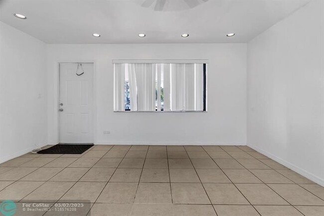 Building Photo - 4932 SW 12th St