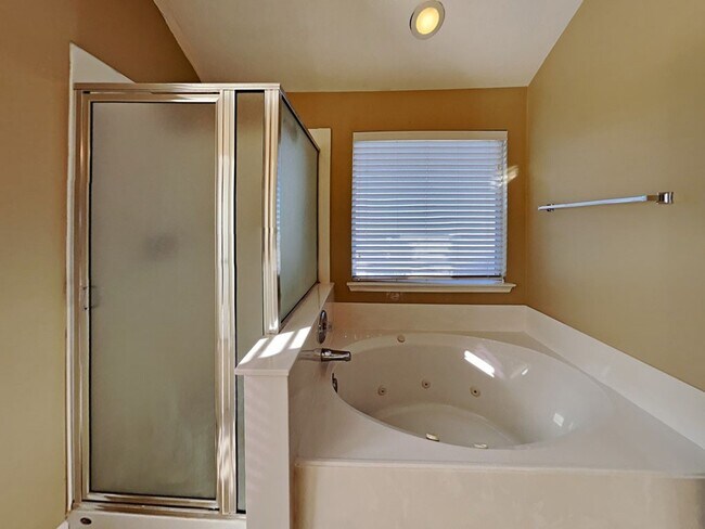 Building Photo - 12403 Fort Dupont Ln