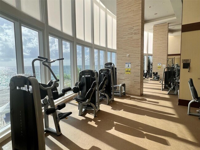 Building Photo - 15811 Collins Ave