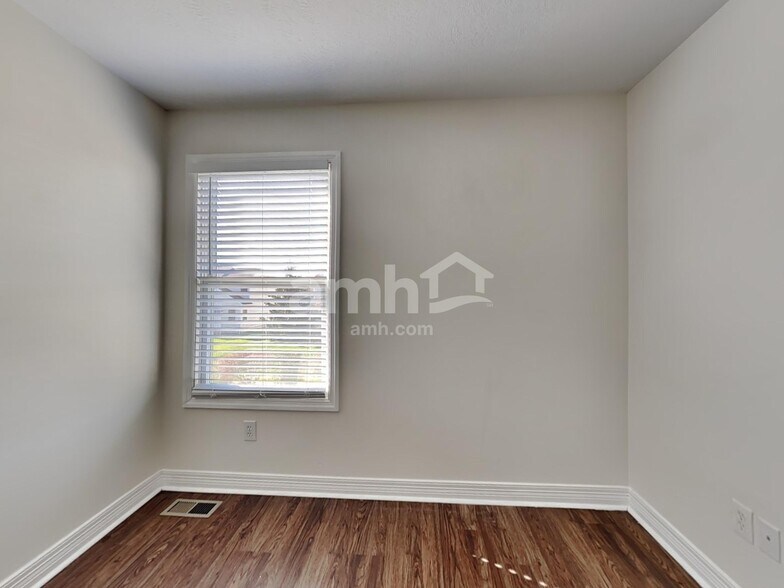 Building Photo - 302 Triple Crown Way